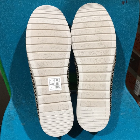 Bobs from skechers memory foam size 8.5 in  black - Picture 8 of 8